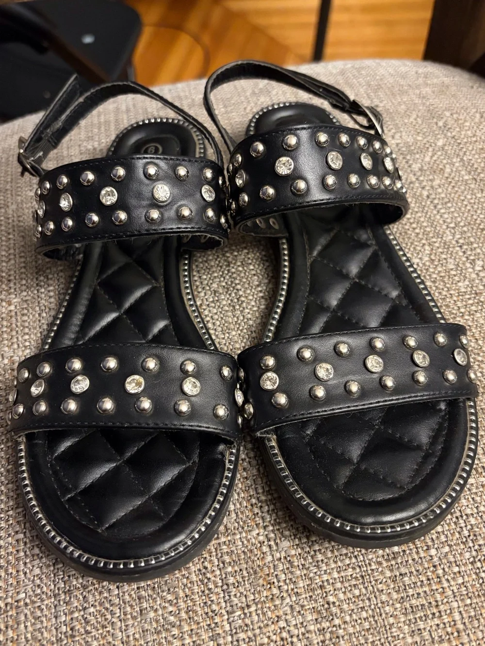 Kids forever sandals size 6